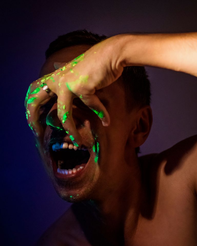 Nápad selfie autoportrét - Peter Plichta UV svetlo